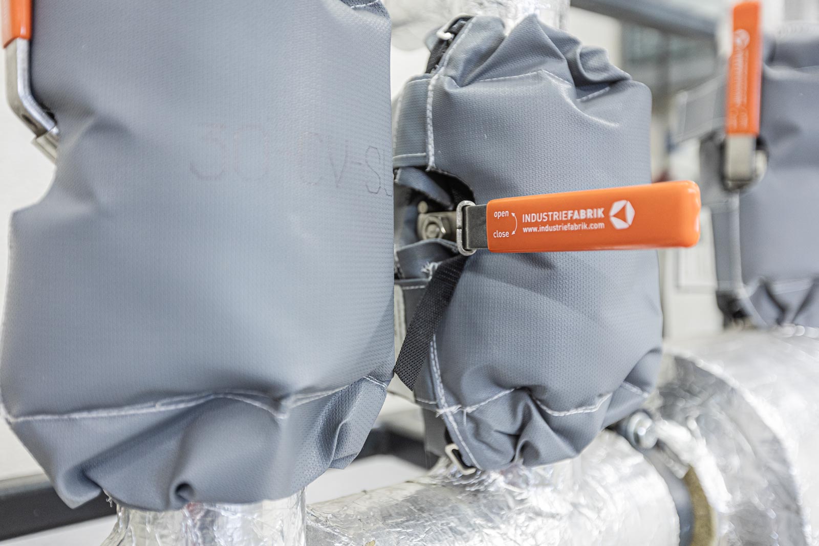 Isolierfabrik IFS PLAST25 flexible industrie rohrisolierung armatur ventil hochtemperatur isolierkissen 826A3712