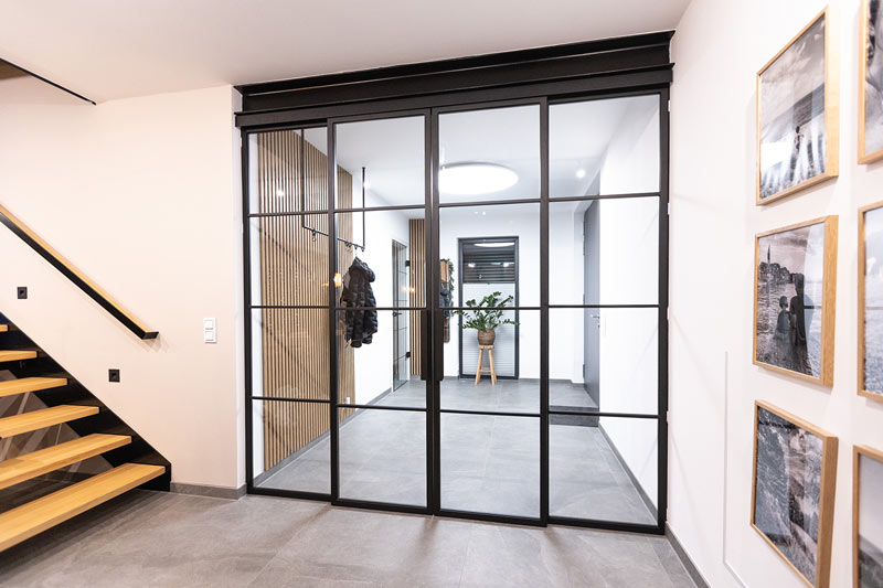 Stahl Meister Stahl Loft Tuer Glastrenwand Schiebetuer Raumtrenner Flur Wohnzimmer Schwarz Glas Dessau Montage Einbau 826A3061